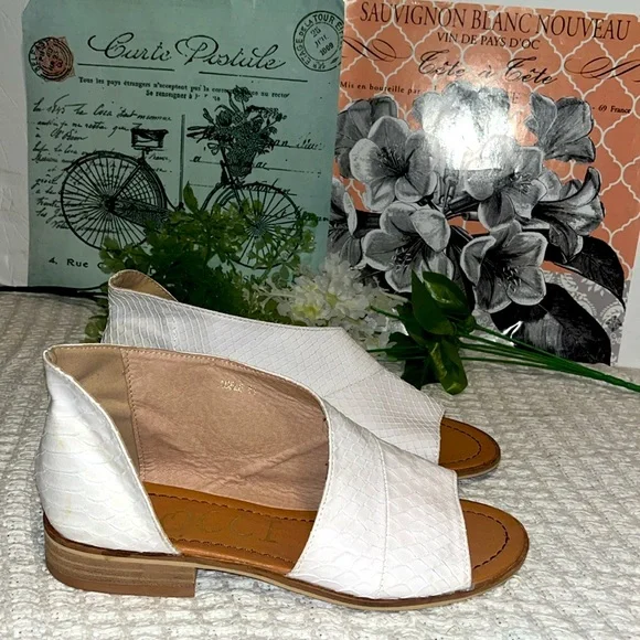 CCOCCI Adele white leather beautiful flats sz 8.5 - Picture 2 of 10